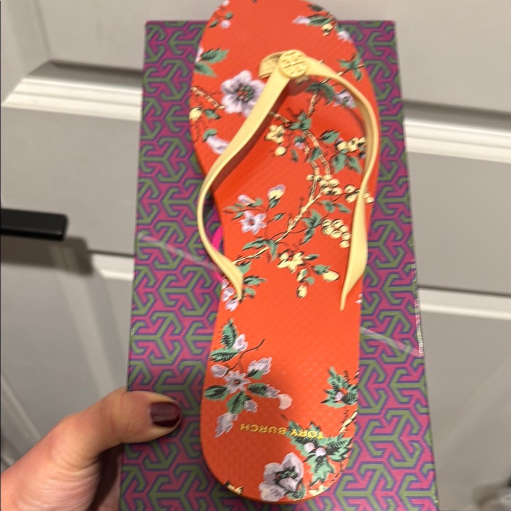 NIB Tory Burch Women's Burnt Orange Floral Flip Flops new limited edition design